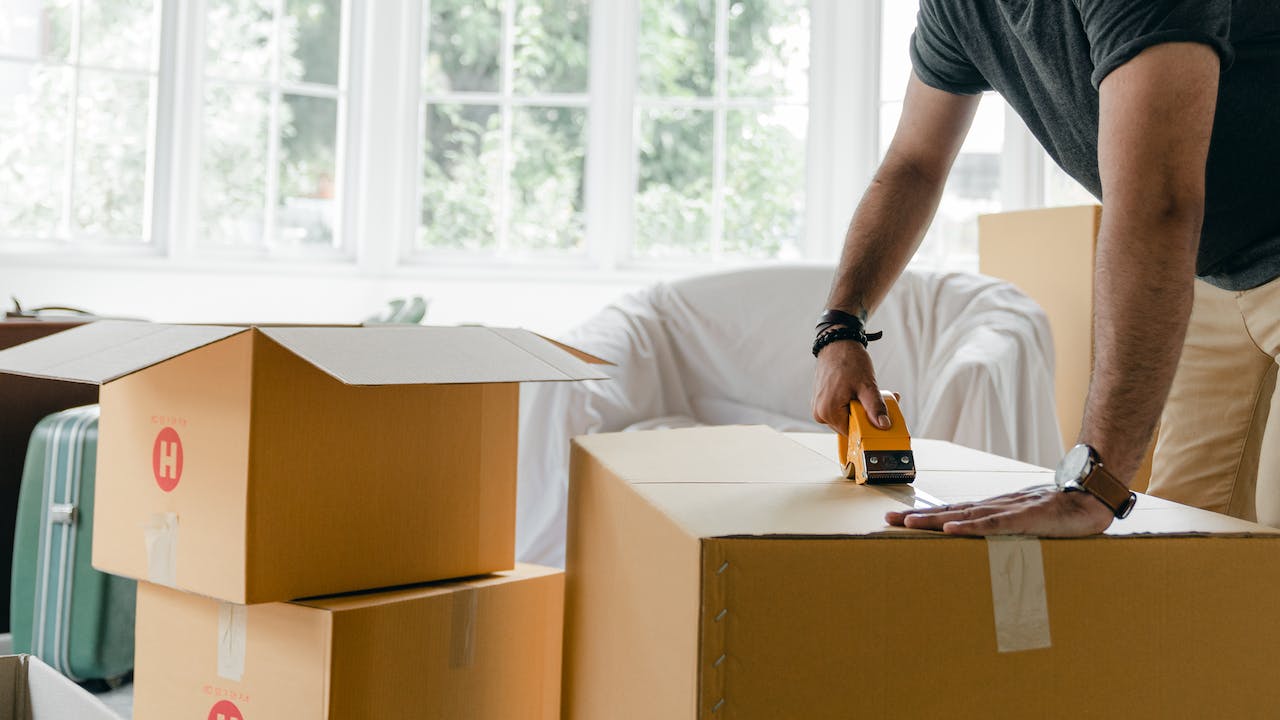 The Benefits of Using a House Removal Service Over DIY